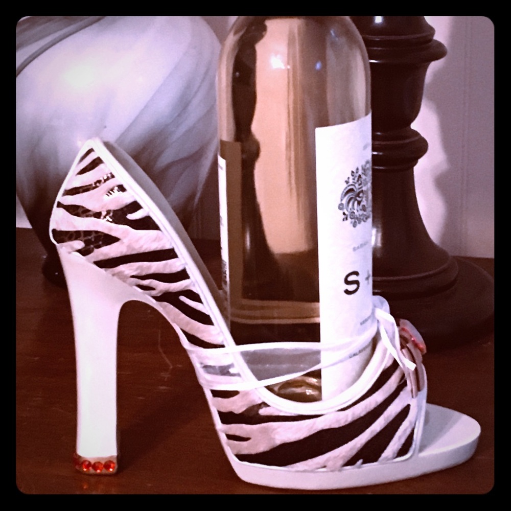 Fuzzy zebra print decorative wine holder